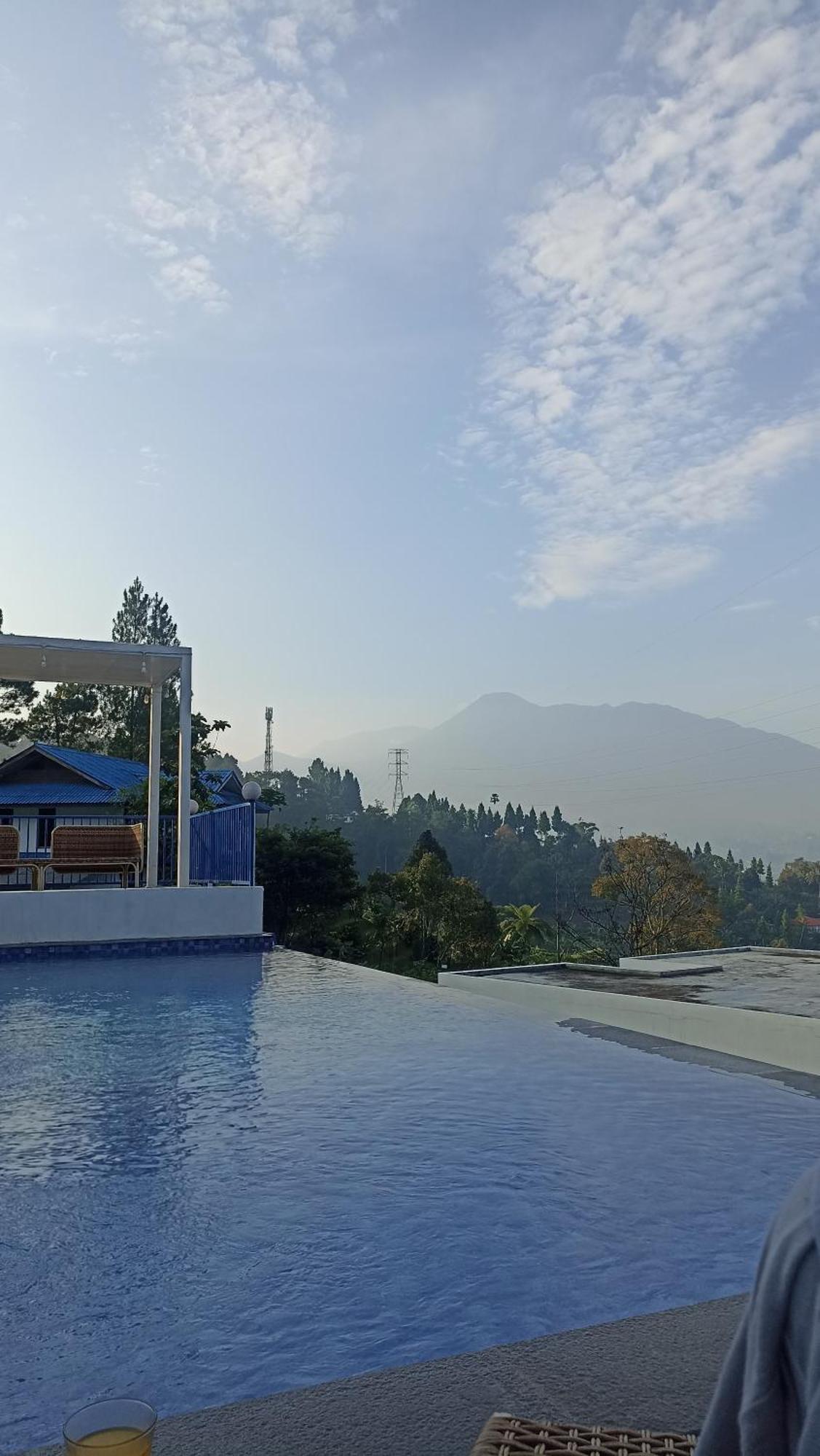 Villa Blue Door, Puncak Pondok Cipaseban Esterno foto