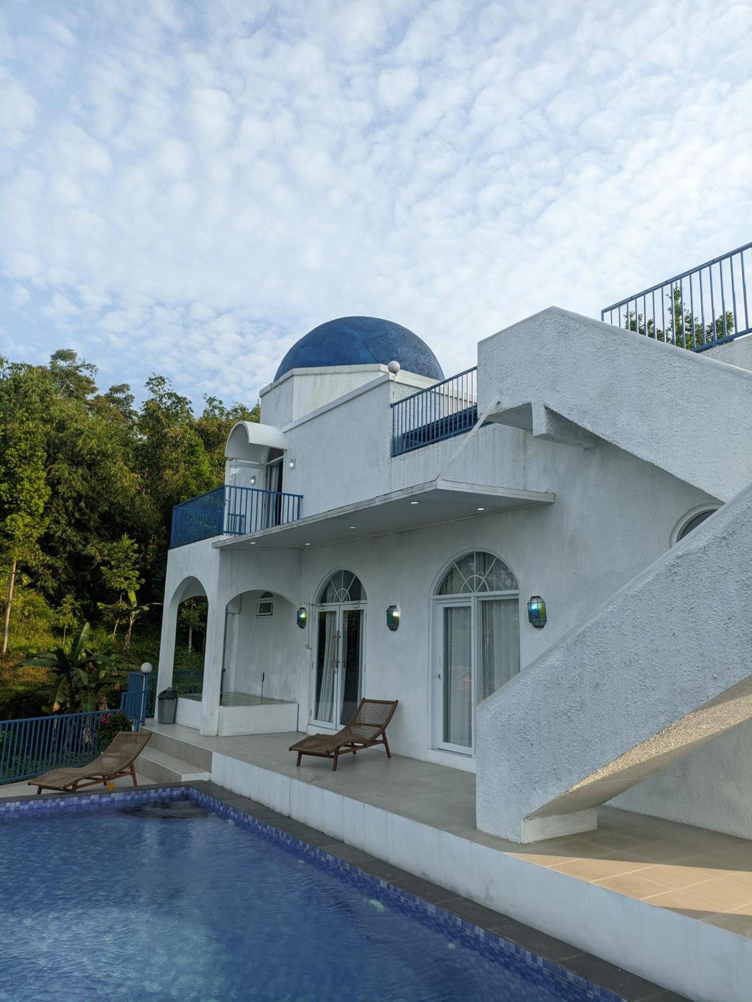 Villa Blue Door, Puncak Pondok Cipaseban Esterno foto
