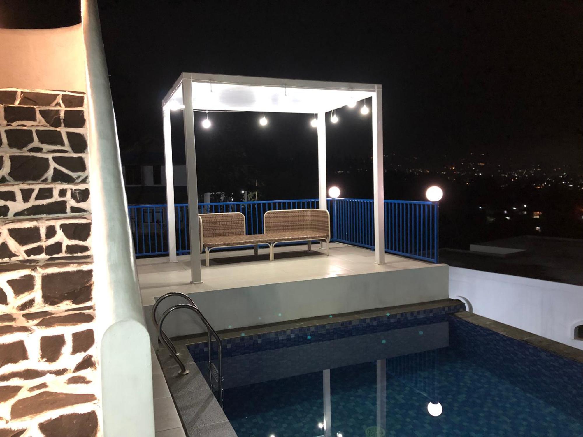 Villa Blue Door, Puncak Pondok Cipaseban Esterno foto